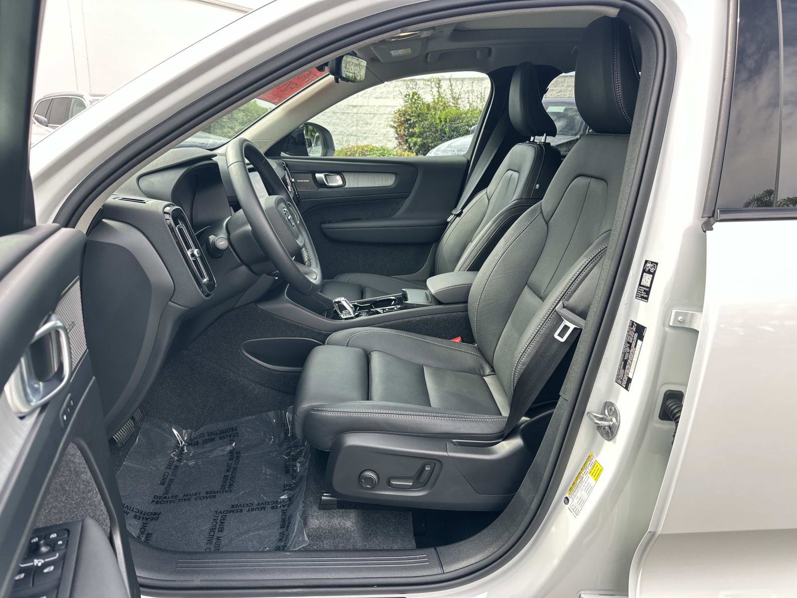 Certified 2026 Volvo XC40 B5 Ultra w/ Climate Package image 17