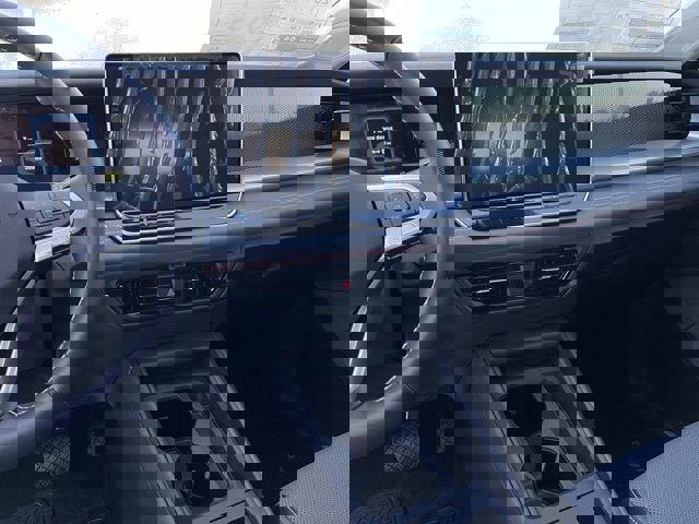 New 2025 Volkswagen Tiguan SE image 16