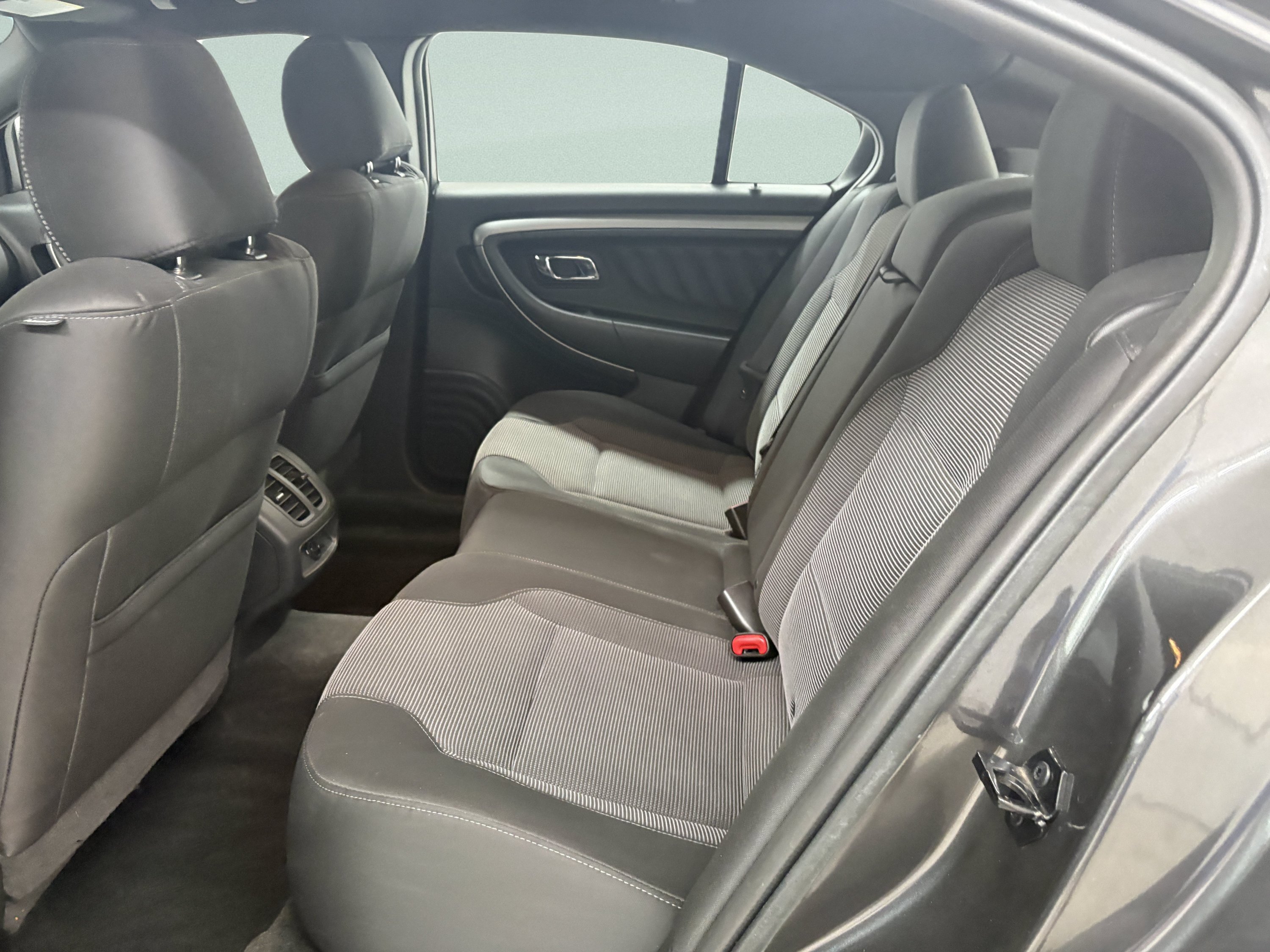 Used 2015 Ford Taurus SEL FWD image 12