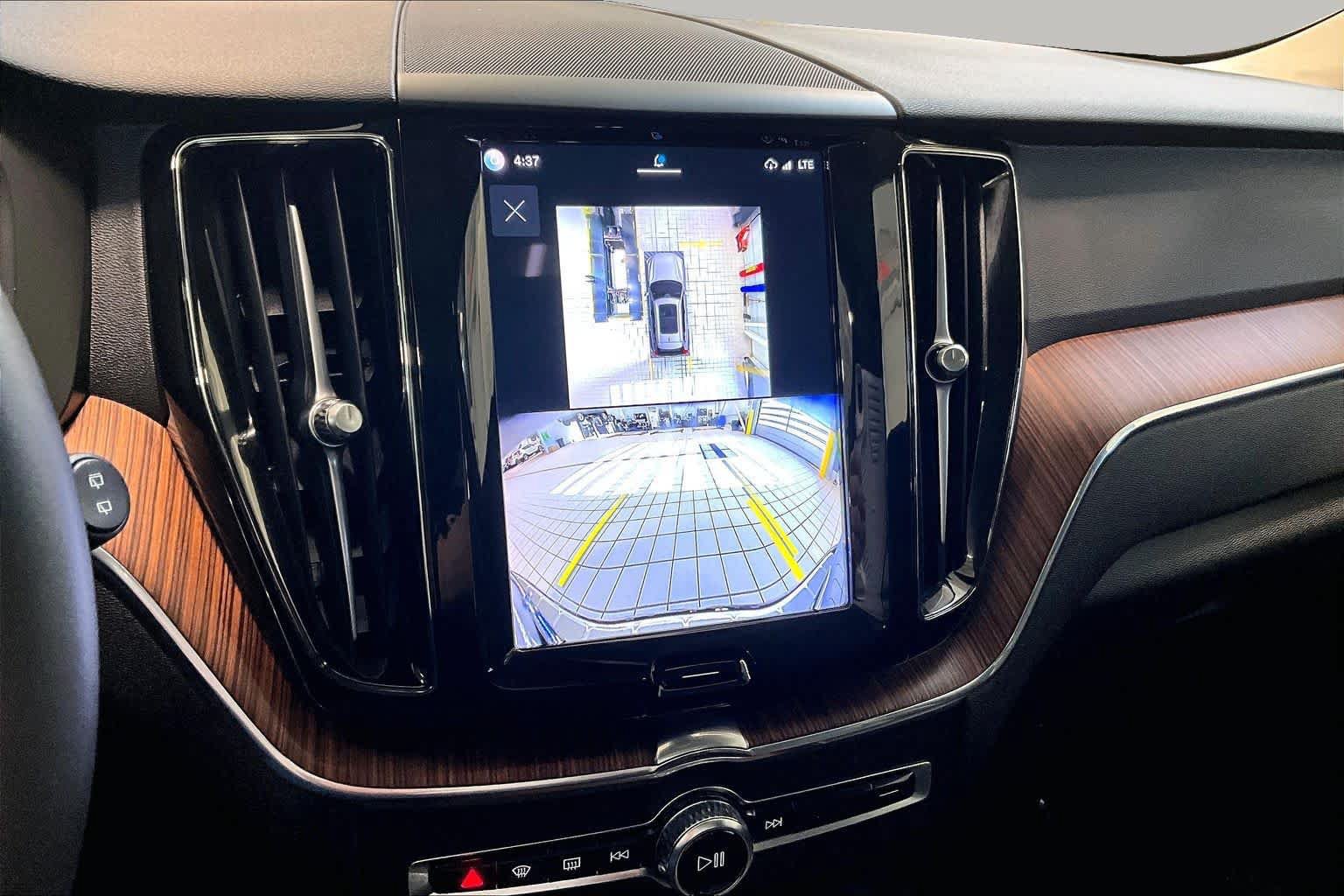 Certified 2024 Volvo XC60 B5 Plus w/ Protection Package Premier AWD/4WD image 28