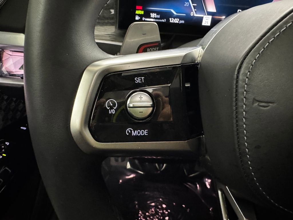 Used 2023 BMW 760i xDrive w/ Executive Package image 27