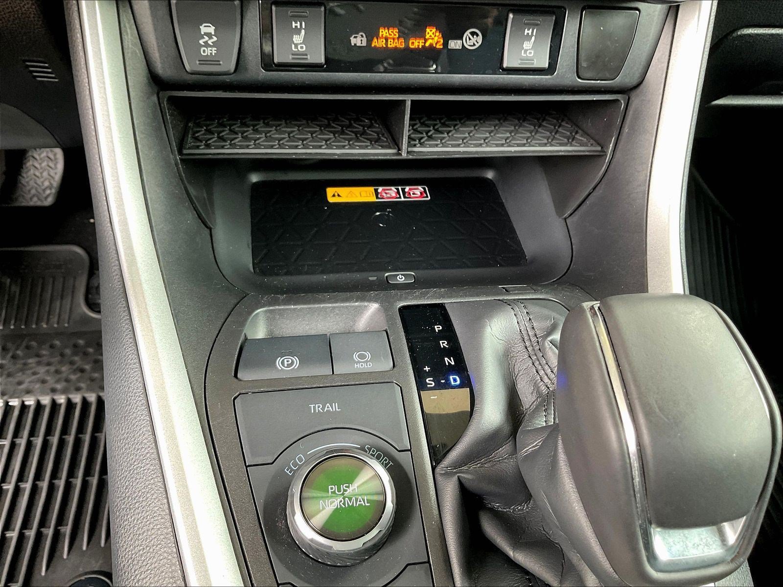 Used 2023 Toyota RAV4 XSE AWD/4WD image 15