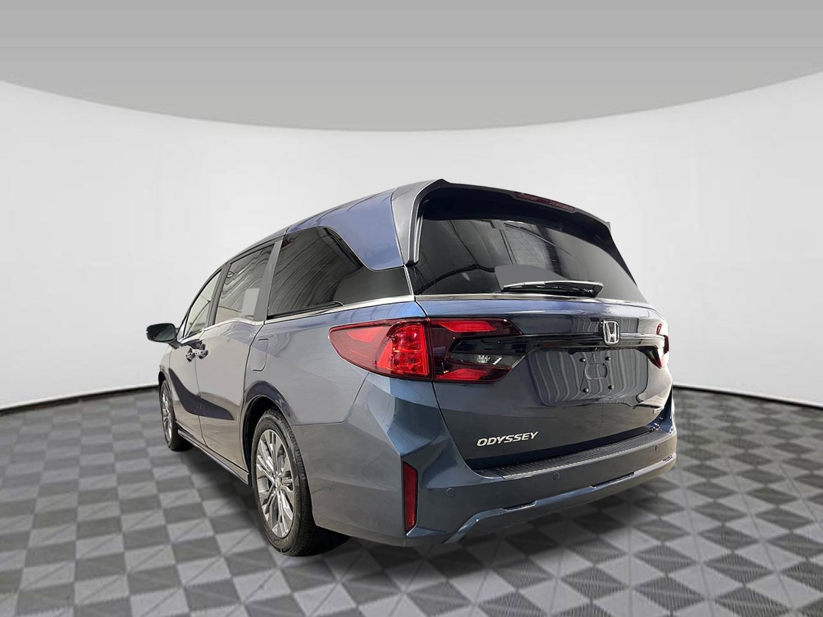 New 2026 Honda Odyssey Touring image 4