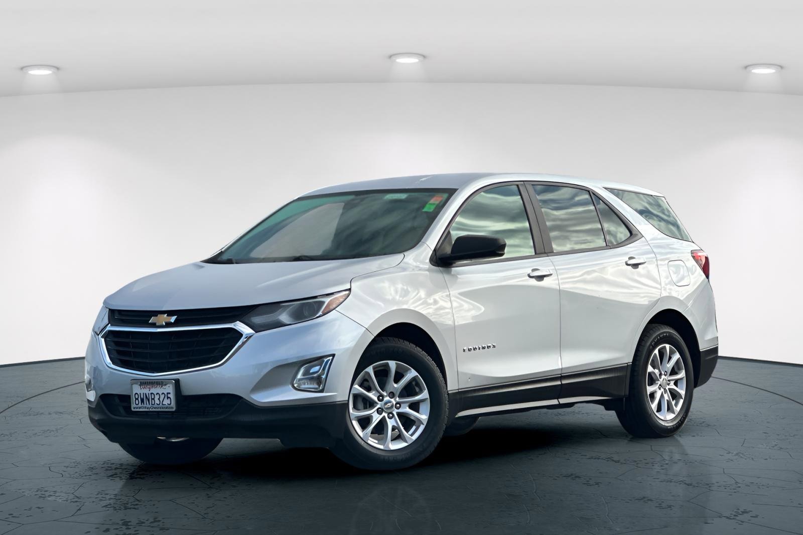 Used 2021 Chevrolet Equinox LS w/ LS Convenience Package image 2
