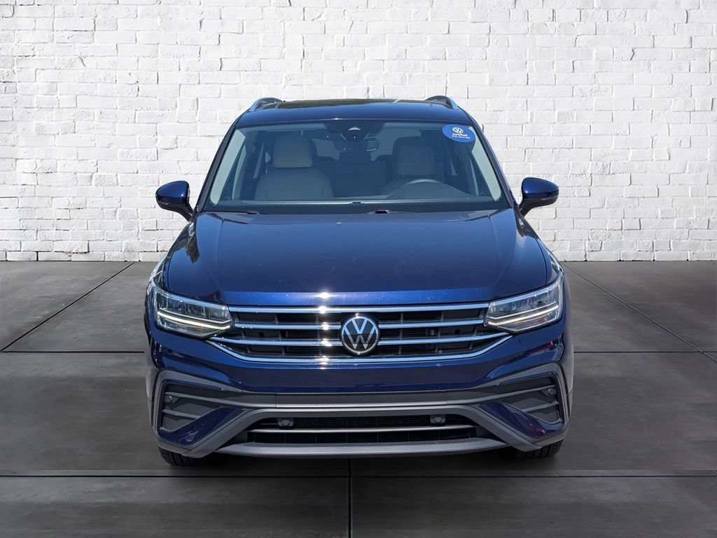 Certified 2023 Volkswagen Tiguan SE w/ Panoramic Sunroof Package FWD image 3