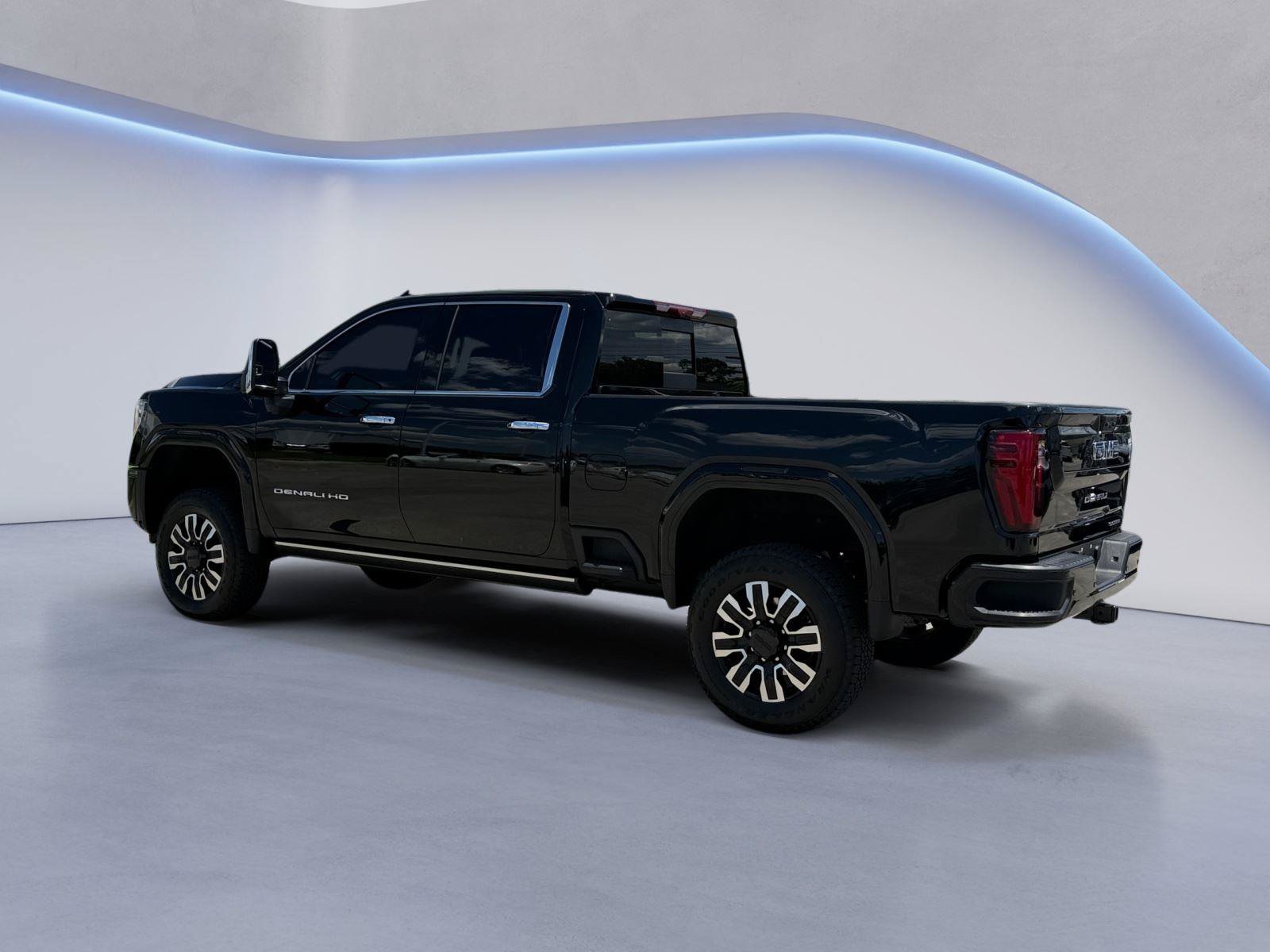 Used 2024 GMC Sierra 2500 Denali Ultimate AWD/4WD image 5