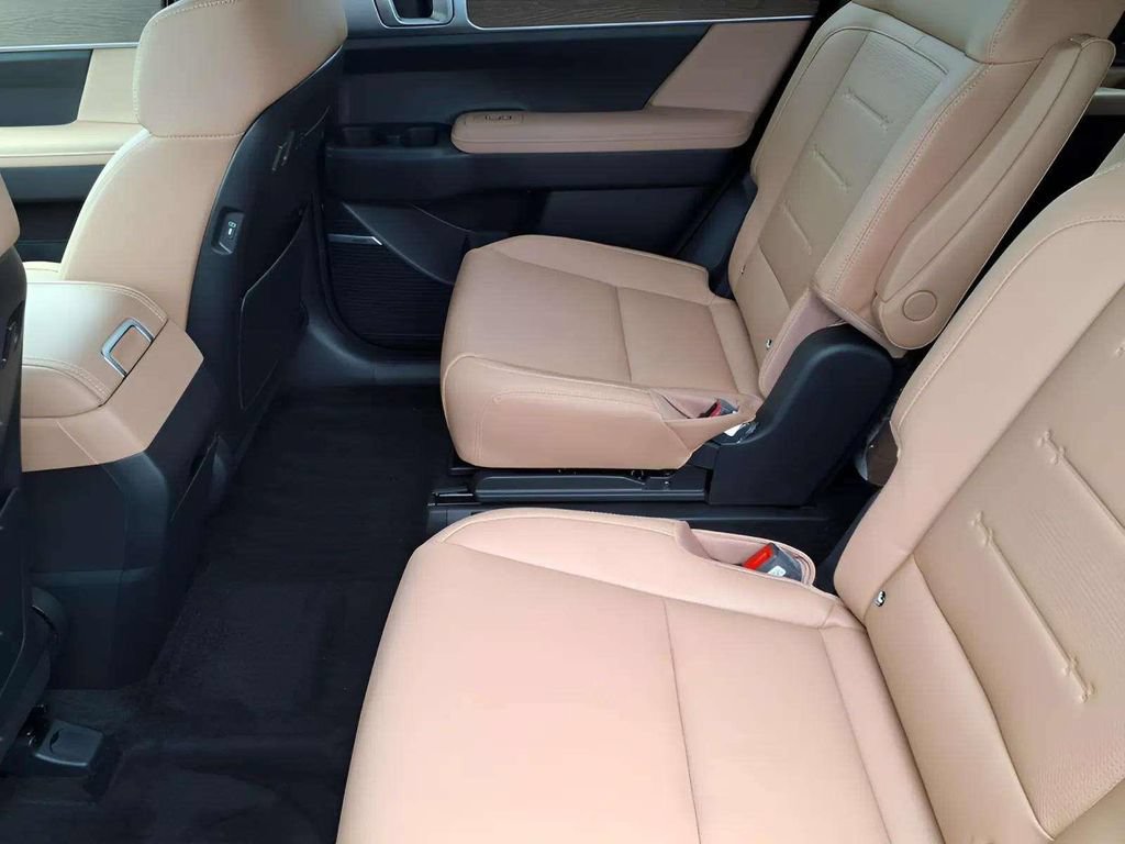 New 2026 Hyundai Santa Fe Limited FWD image 7