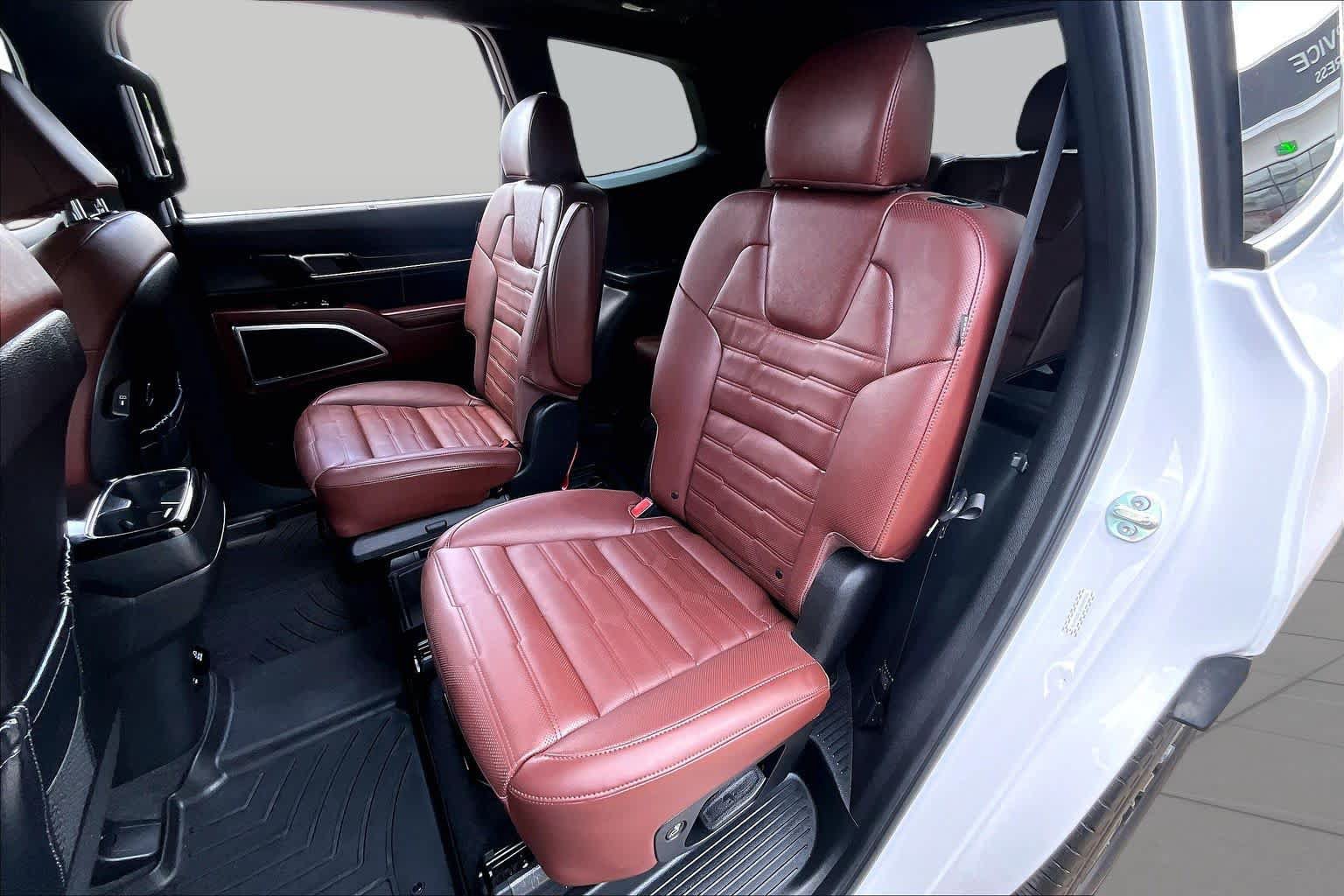 Certified 2024 Kia Telluride SX Prestige w/ Towing Package AWD/4WD image 21