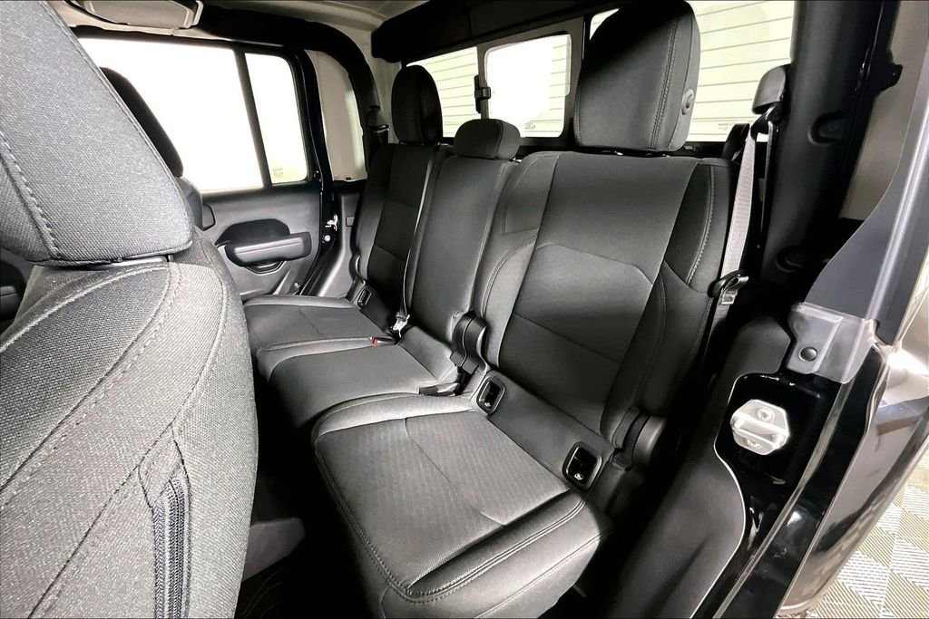 Used 2023 Jeep Gladiator Willys image 25