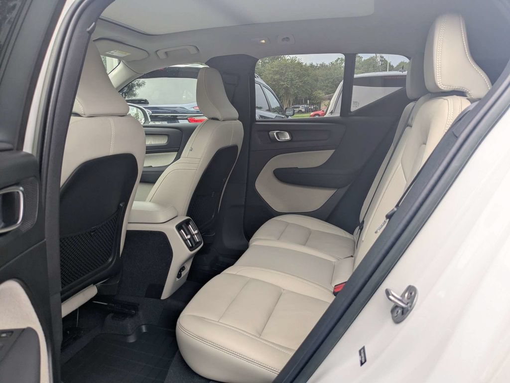 Certified 2023 Volvo XC40 B5 Plus w/ Protection Package Premier AWD/4WD image 20