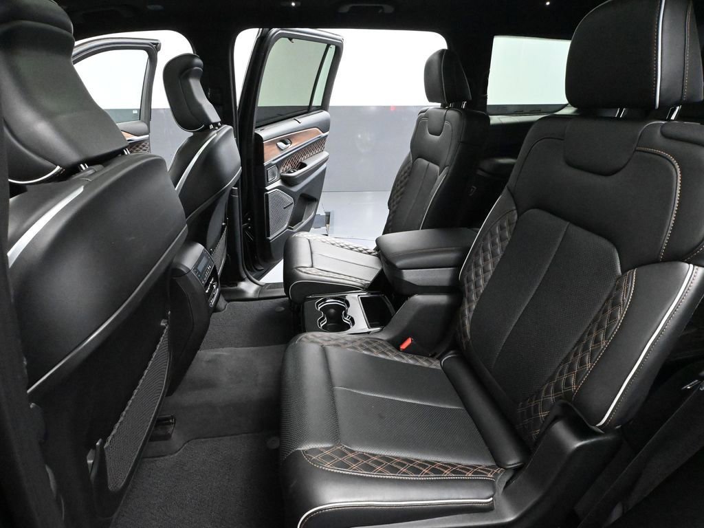 Used 2021 Jeep Grand Cherokee L Summit w/ Luxury Tech Group V AWD/4WD image 42