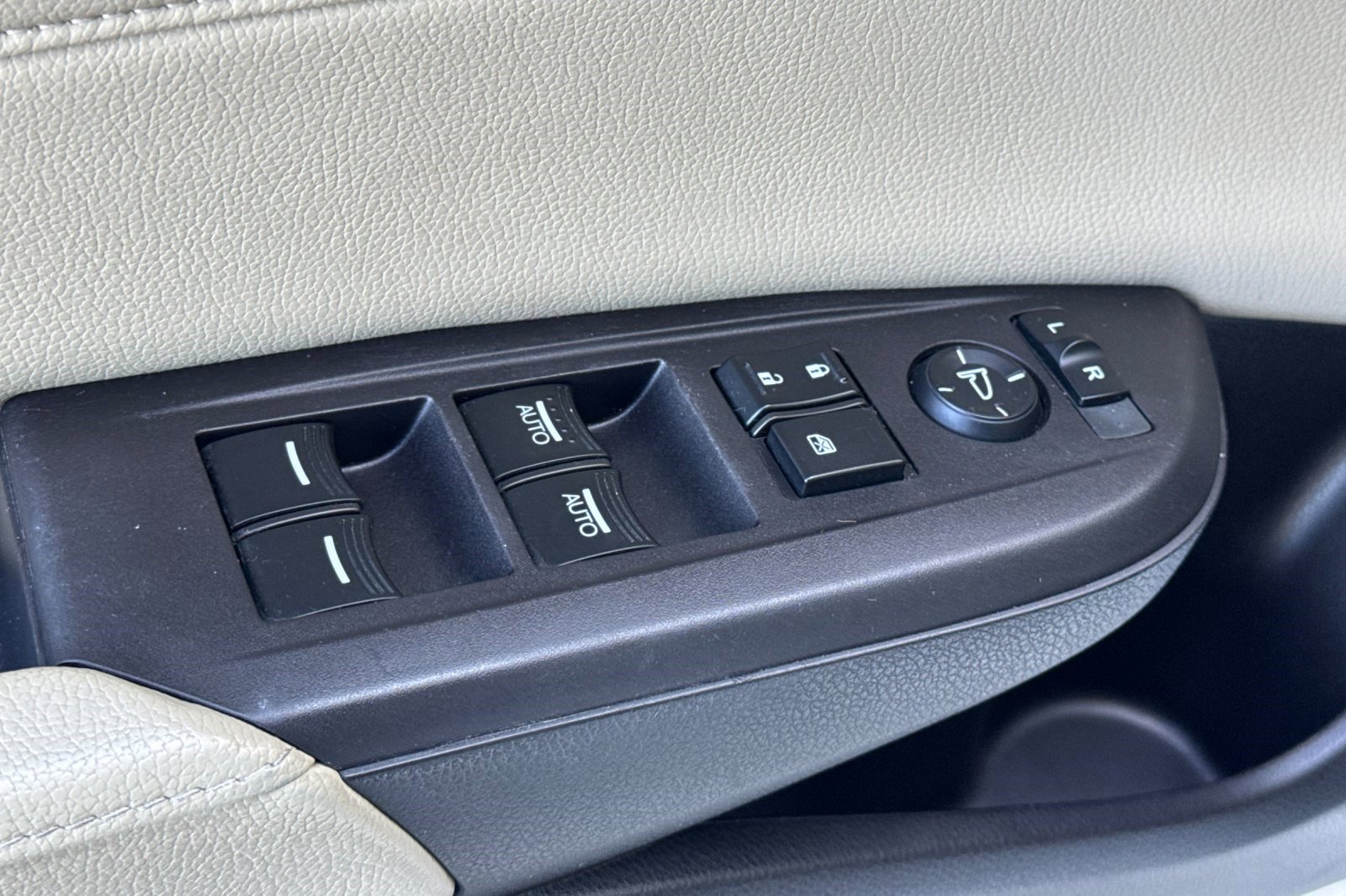 Used 2017 Acura ILX FWD image 13