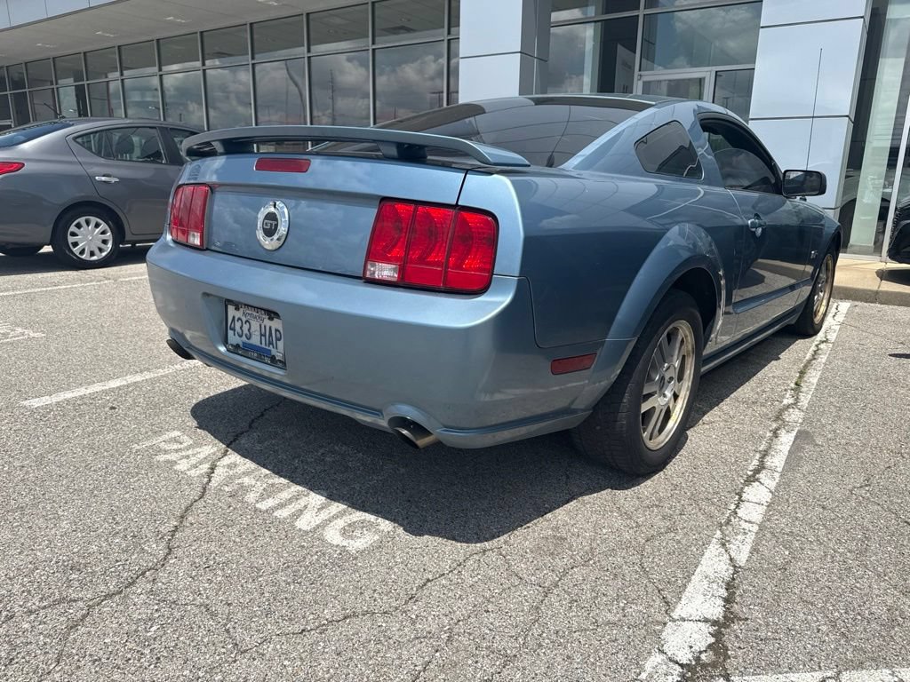 Used 2005 Ford Mustang GT RWD image 3