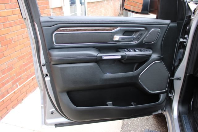 Used 2019 RAM 1500 Laramie AWD/4WD image 10