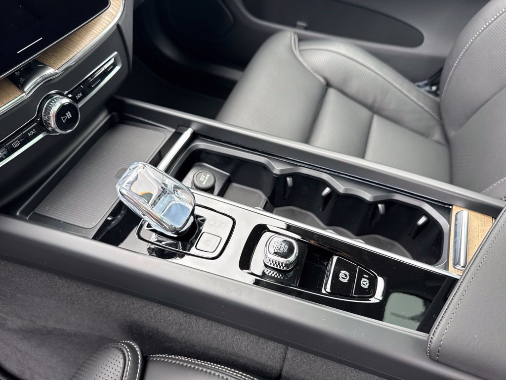 New 2026 Volvo XC60 T8 Ultra w/ Protection Package Premier AWD/4WD image 13