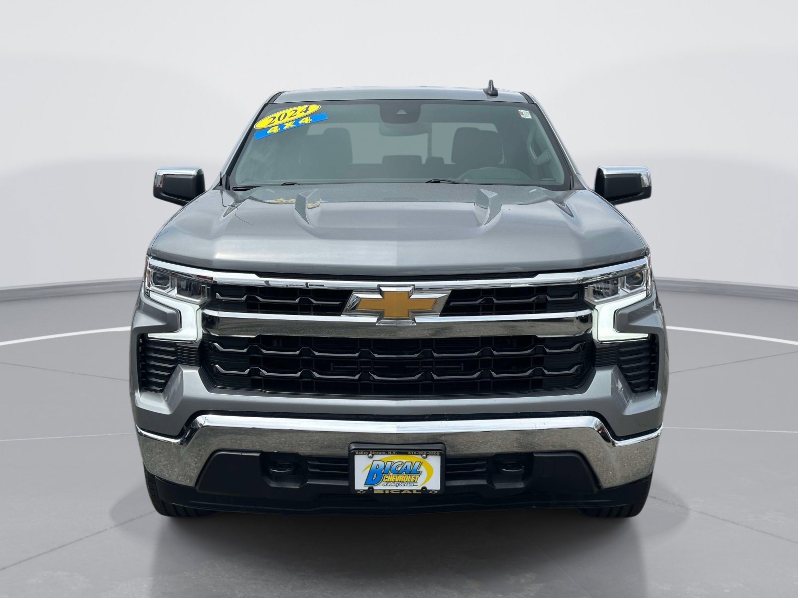 Used 2024 Chevrolet Silverado 1500 LT AWD/4WD image 2