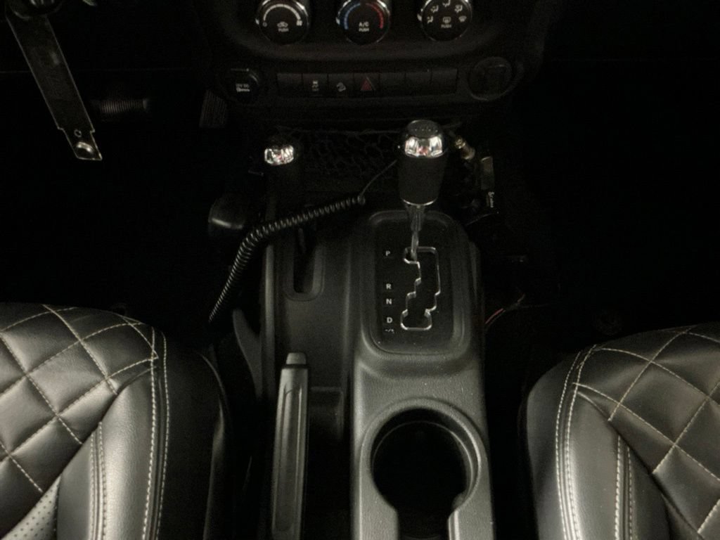 Used 2015 Jeep Wrangler Unlimited Sport w/ Connectivity Group AWD/4WD image 12