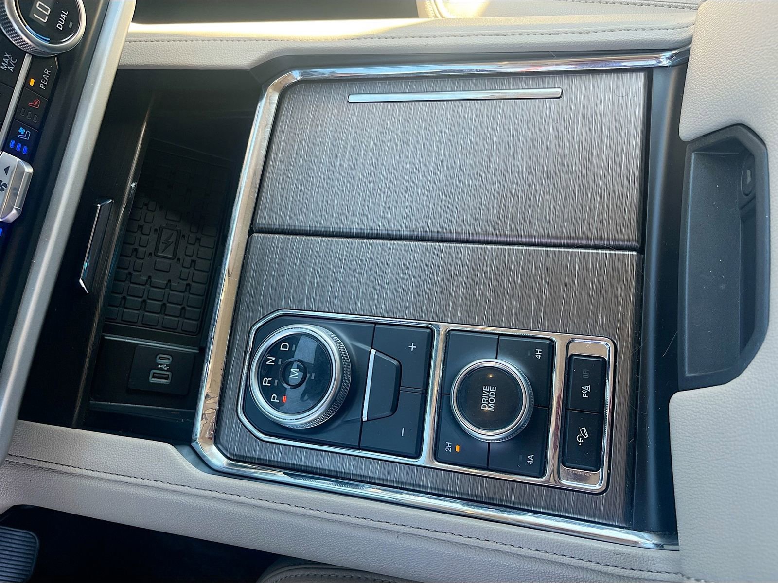 Used 2024 Ford Expedition Max Limited image 17