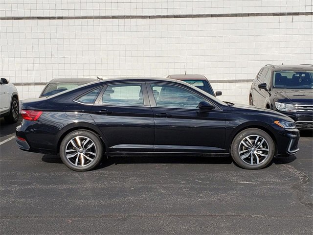 New 2026 Volkswagen Jetta SE image 2