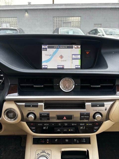 Used 2014 Lexus ES 350 w/ Luxury Package image 21