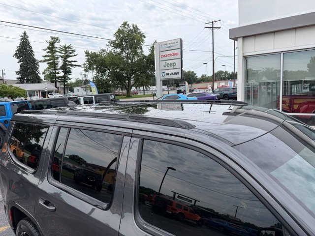 Used 2024 Jeep Wagoneer Series II AWD/4WD image 9