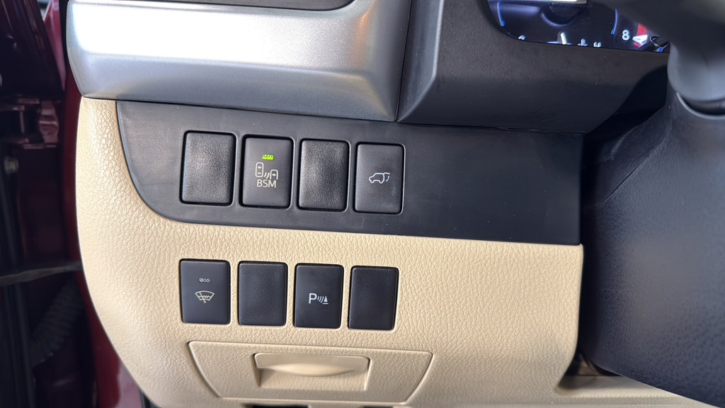 Used 2014 Toyota Highlander Limited AWD/4WD image 22