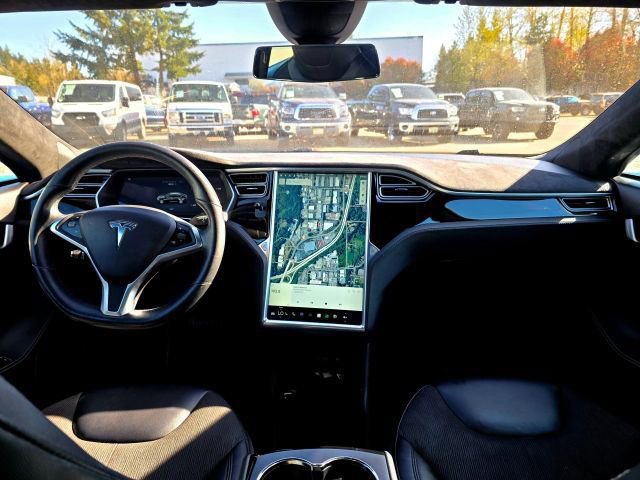 Used 2015 Tesla Model S 85D image 11