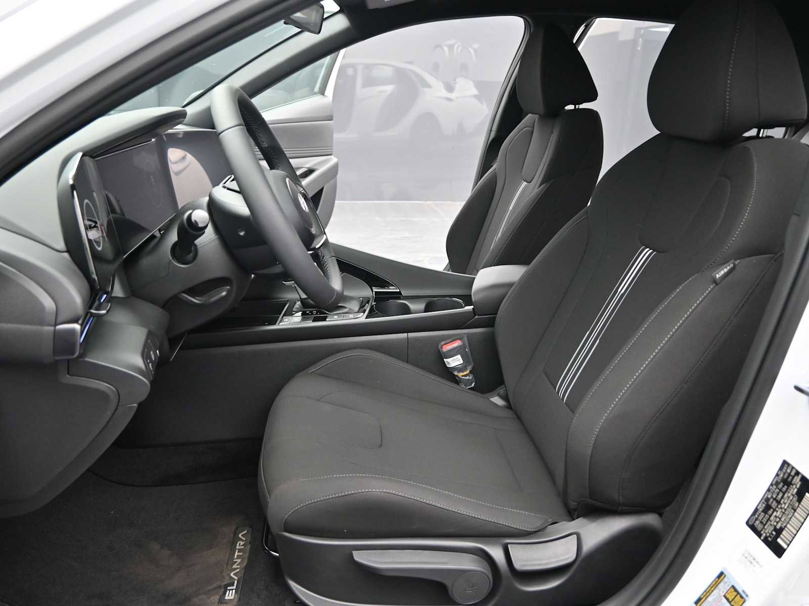 Certified 2025 Hyundai Elantra SEL FWD image 15