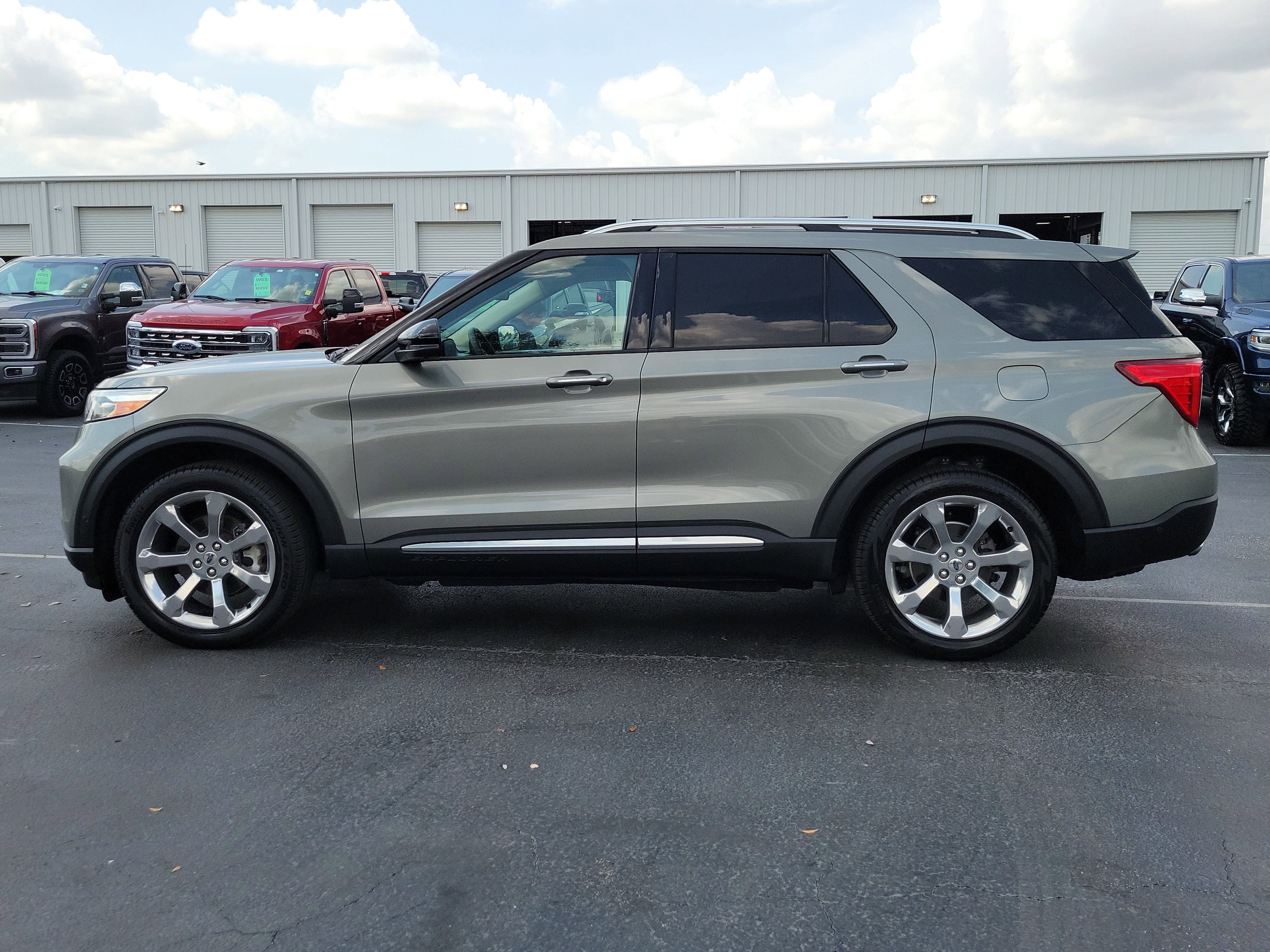 Used 2020 Ford Explorer Platinum w/ Premium Technology Package AWD/4WD image 6