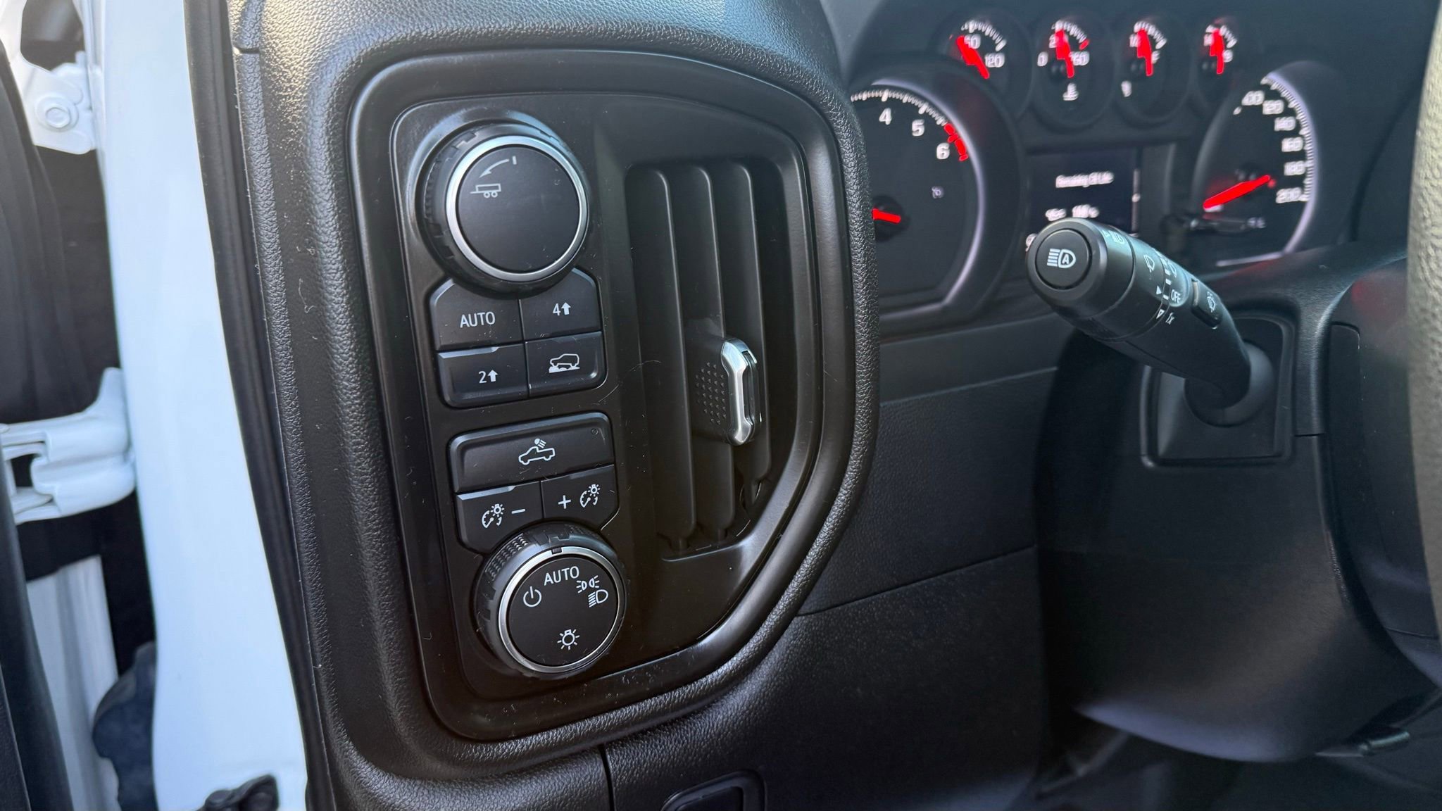 Used 2023 Chevrolet Silverado 1500 Custom image 37