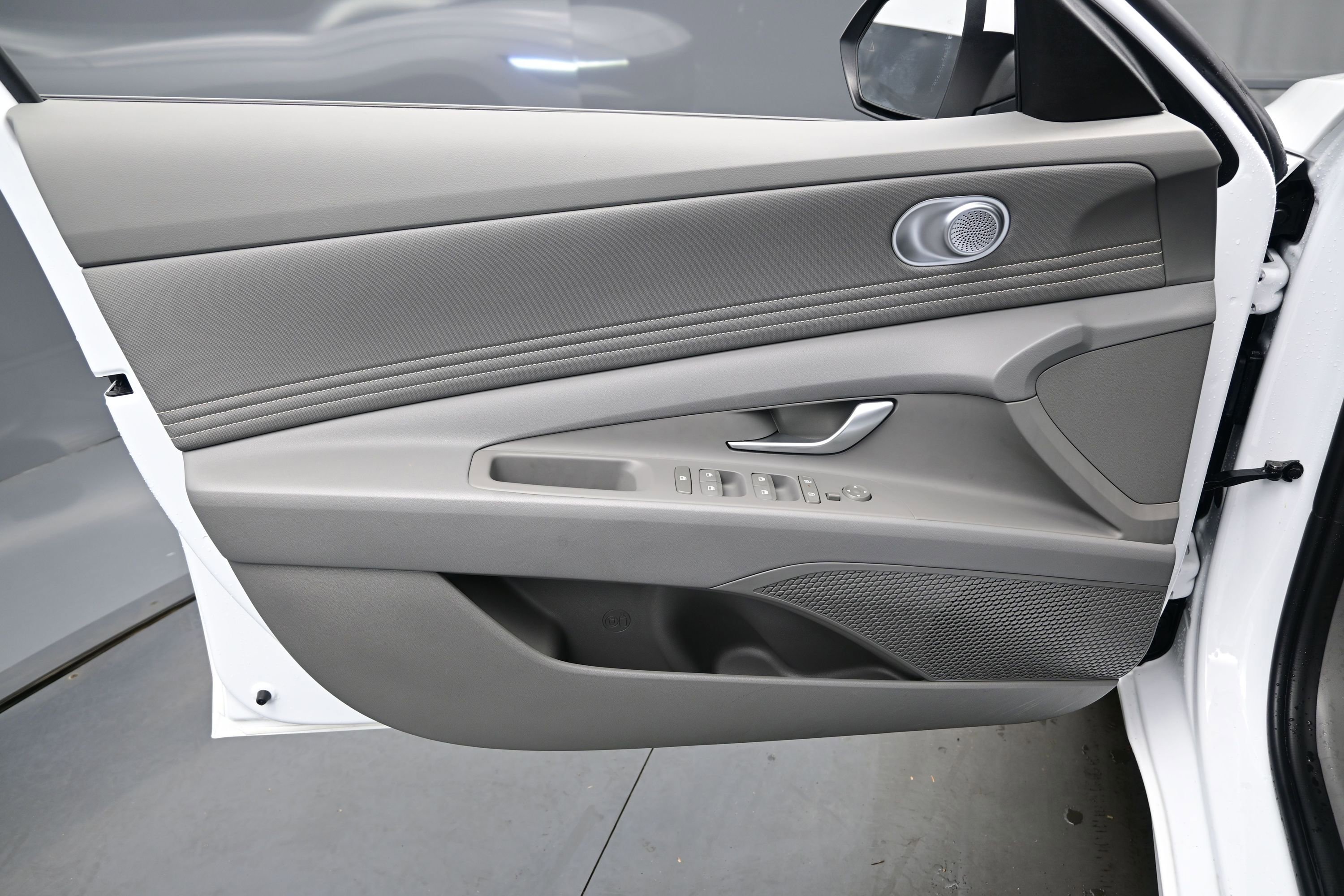 Certified 2025 Hyundai Elantra SEL FWD image 9