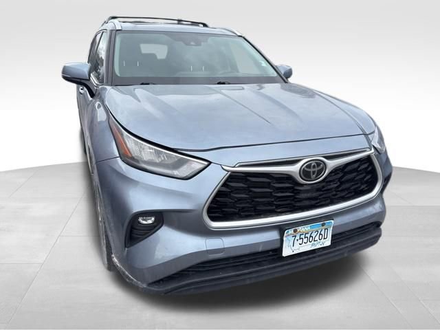 Used 2020 Toyota Highlander XLE AWD/4WD image 7