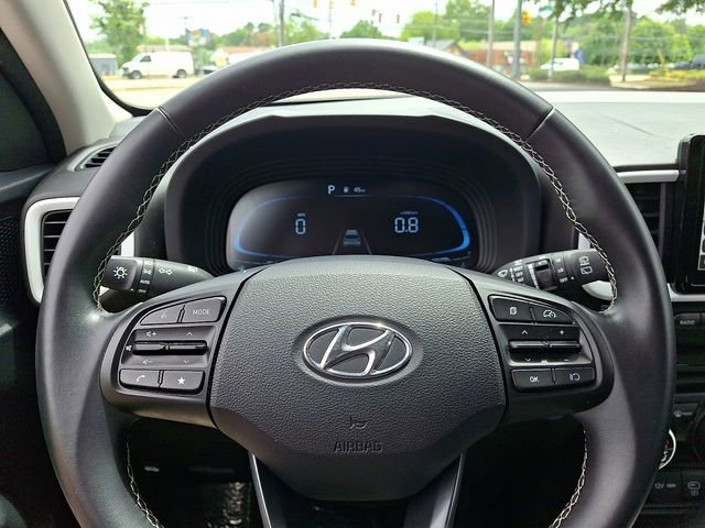 Used 2024 Hyundai Venue Limited FWD image 21