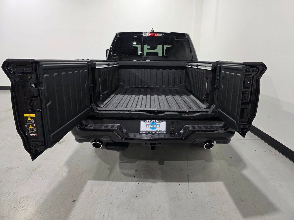 New 2026 RAM 1500 Laramie AWD/4WD image 32