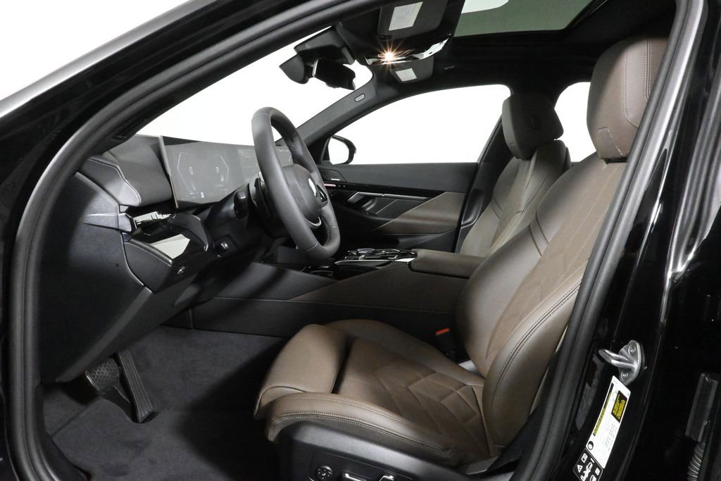 Used 2026 BMW 530i xDrive w/ Premium Package image 3