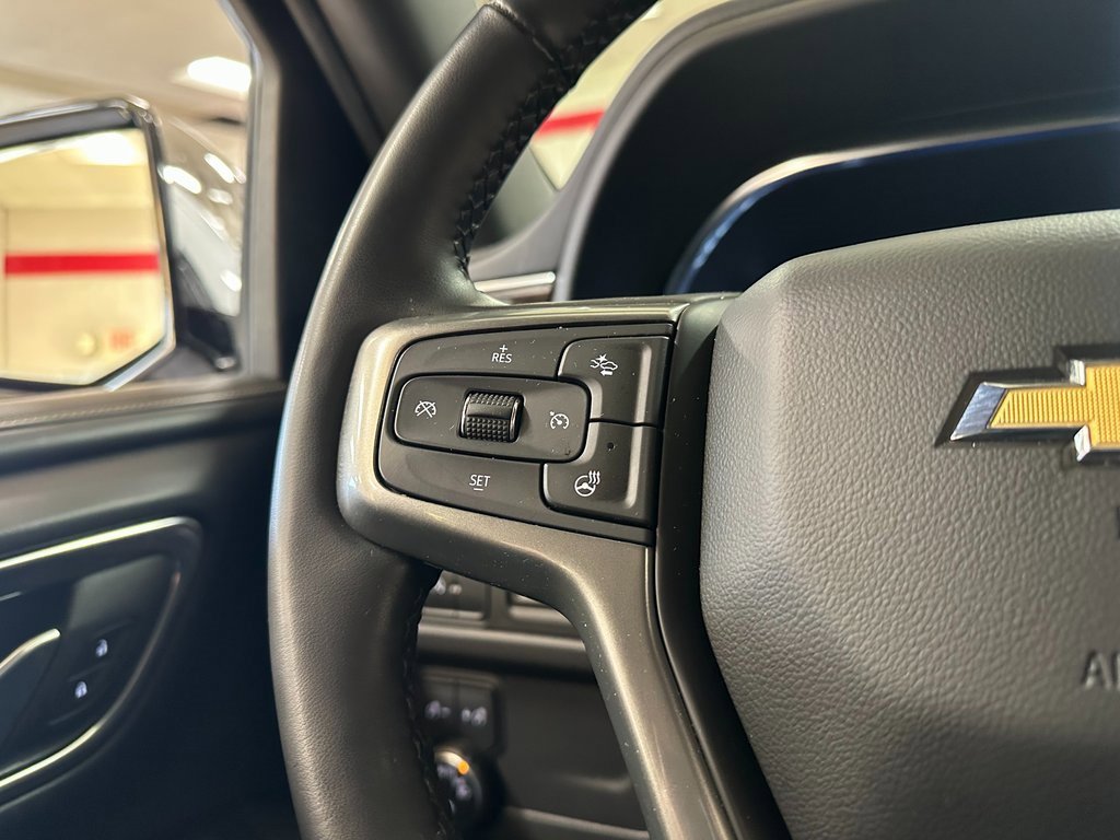 Used 2024 Chevrolet Suburban Premier image 19