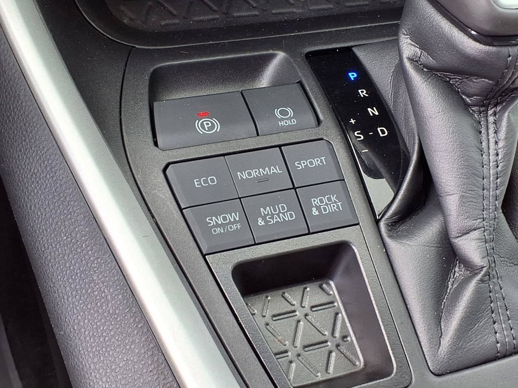 Used 2023 Toyota RAV4 XLE Premium AWD/4WD image 31