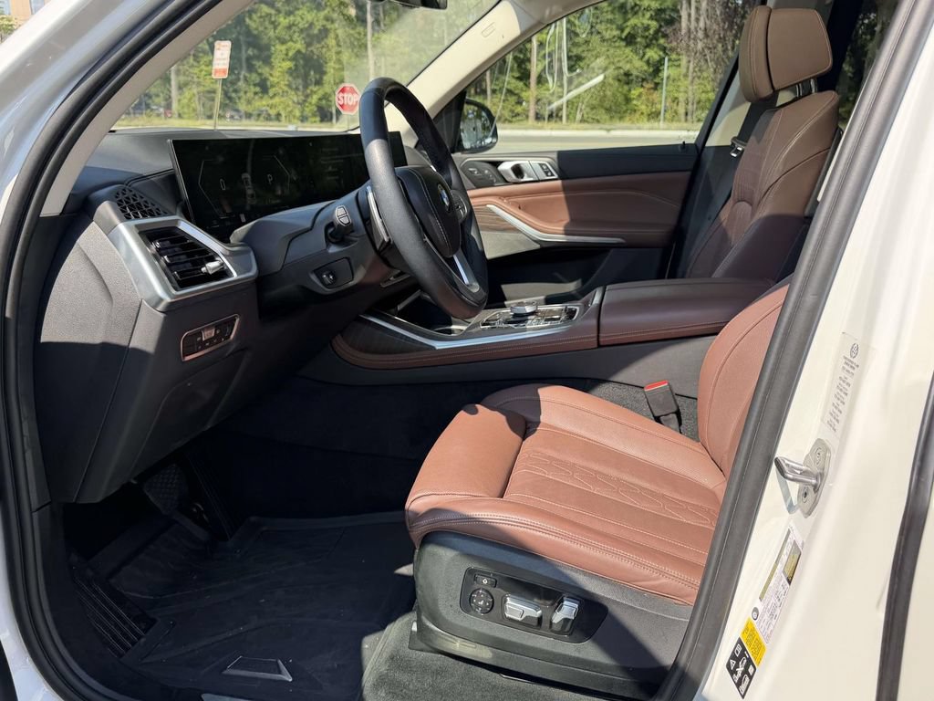 Used 2023 BMW X7 xDrive40i w/ Executive Package AWD/4WD image 16
