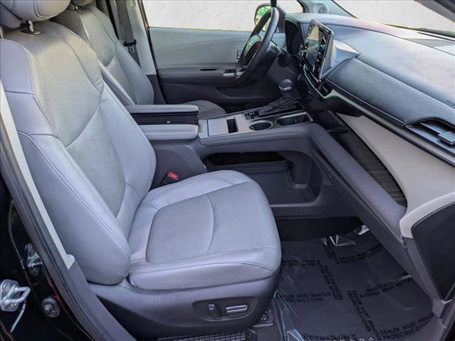 Used 2024 Toyota Sienna Limited image 23