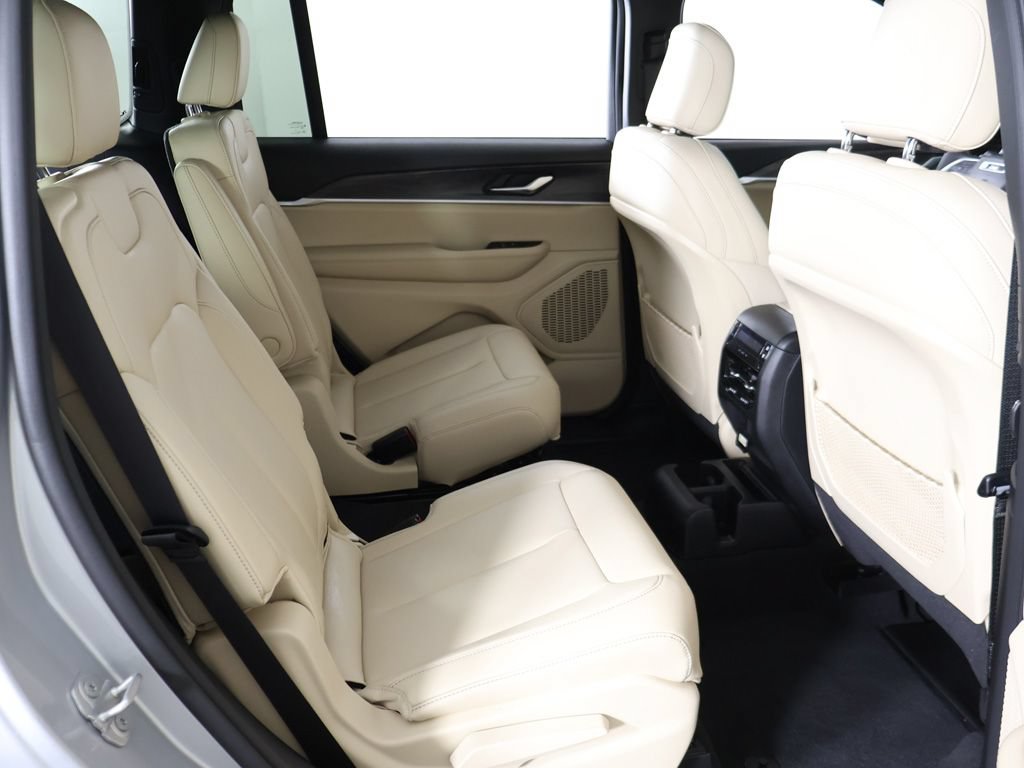 Used 2023 Jeep Grand Cherokee L Limited AWD/4WD image 39
