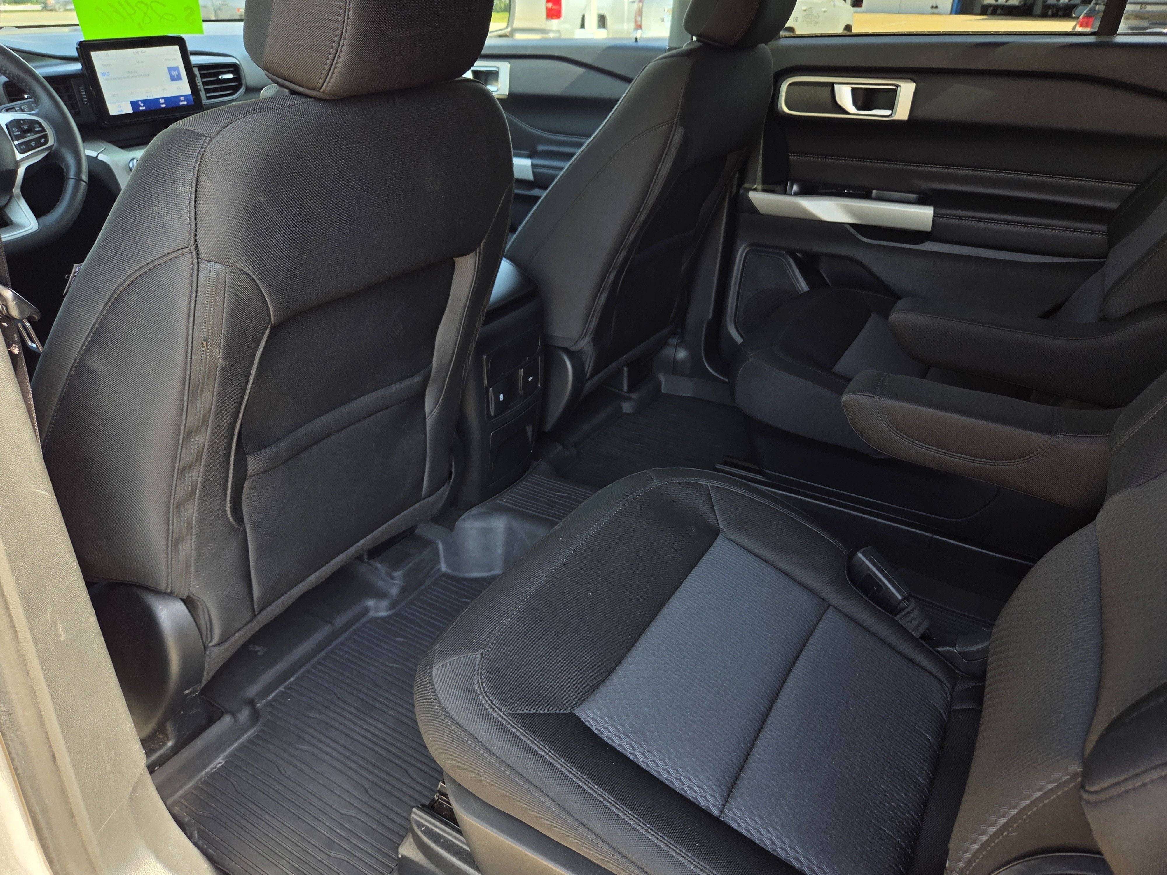 Used 2024 Ford Explorer XLT AWD/4WD image 32