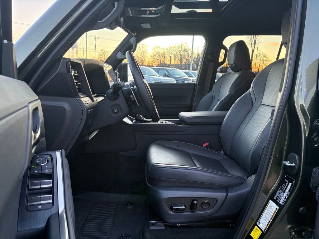 Used 2024 Lexus GX 550 image 11