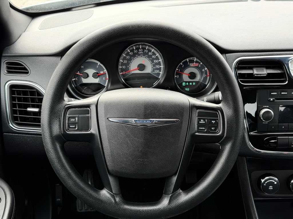 Used 2014 Chrysler 200 LX FWD image 5