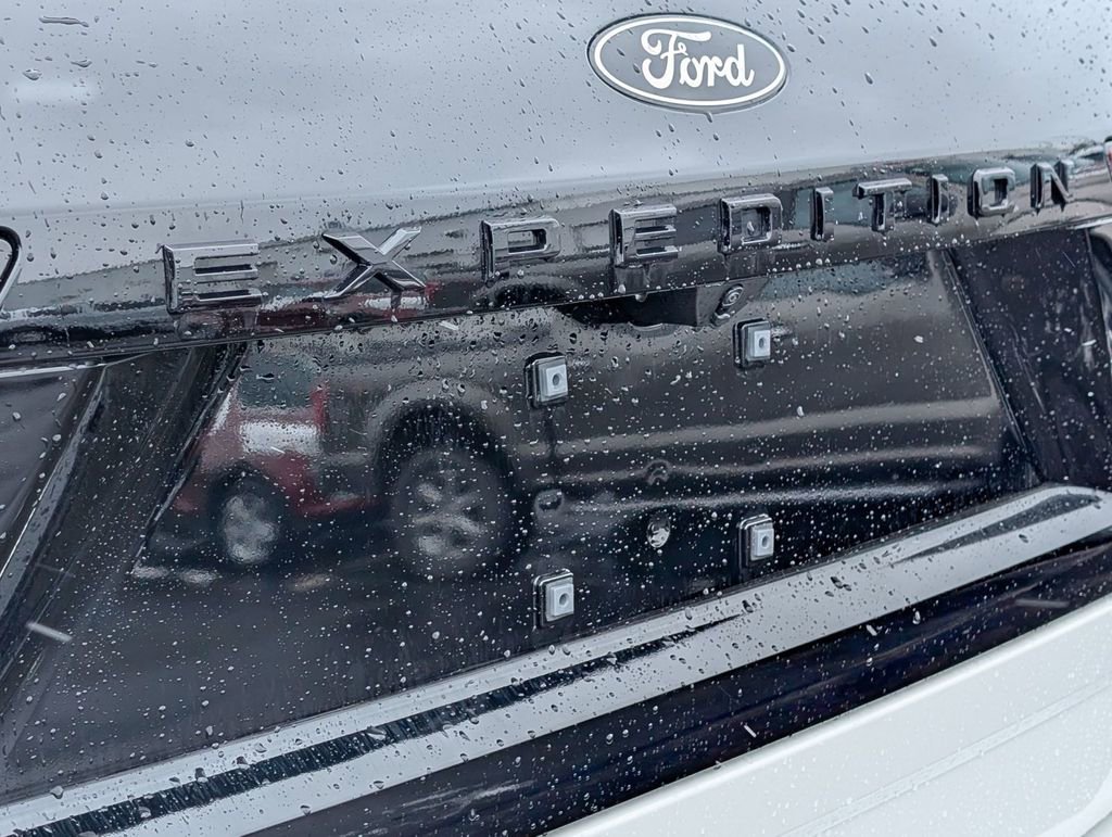 New 2025 Ford Expedition Platinum w/ Stealth Performance Package image 15
