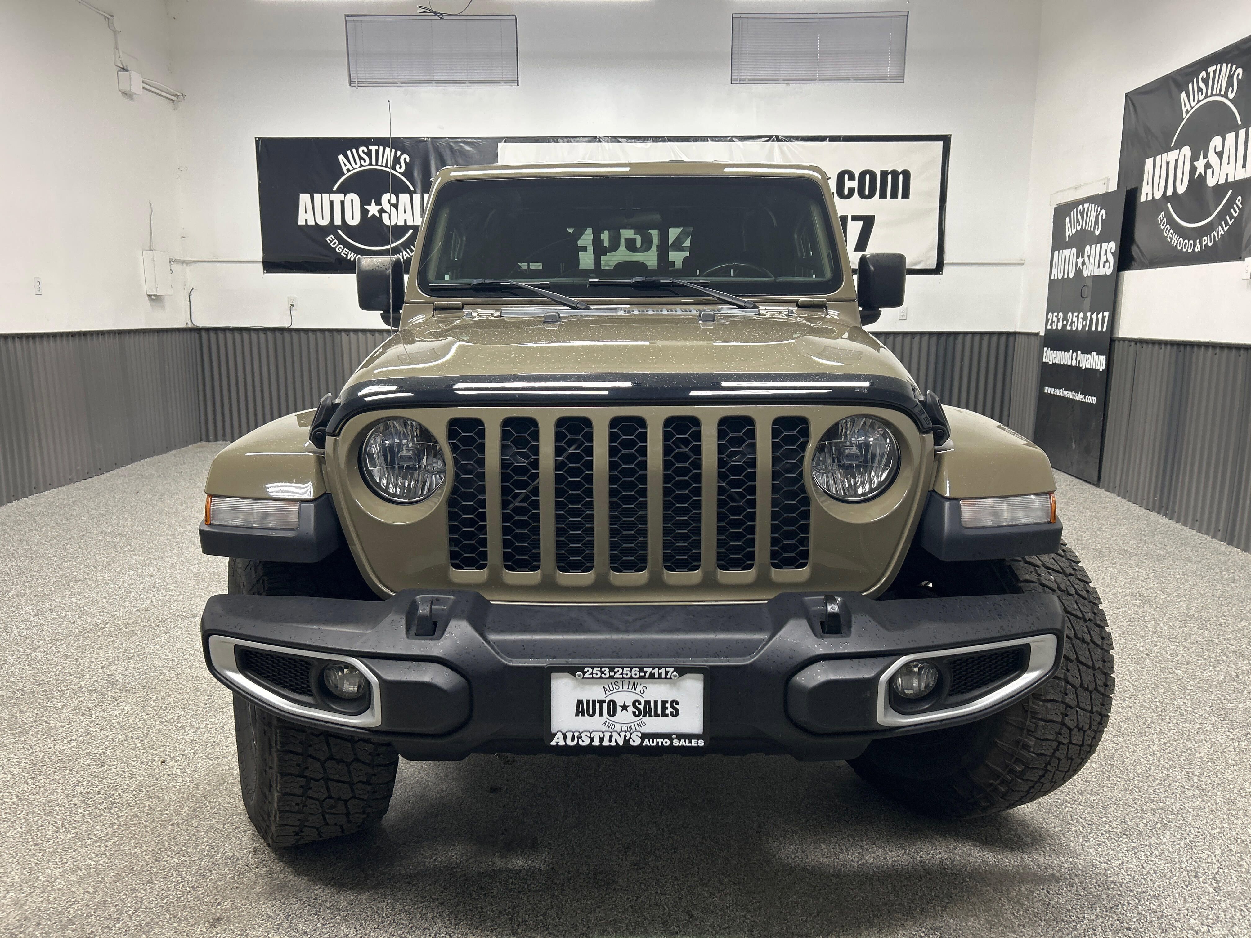 Used 2020 Jeep Gladiator Sport w/ Technology Group AWD/4WD image 2