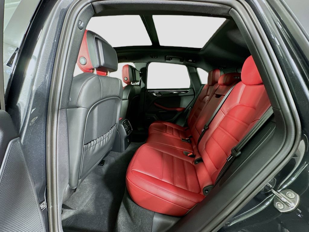 Certified 2026 Porsche Macan AWD/4WD image 24
