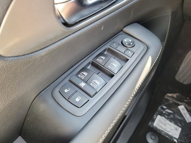 New 2026 Chrysler Pacifica Select w/ S Appearance Package FWD image 18