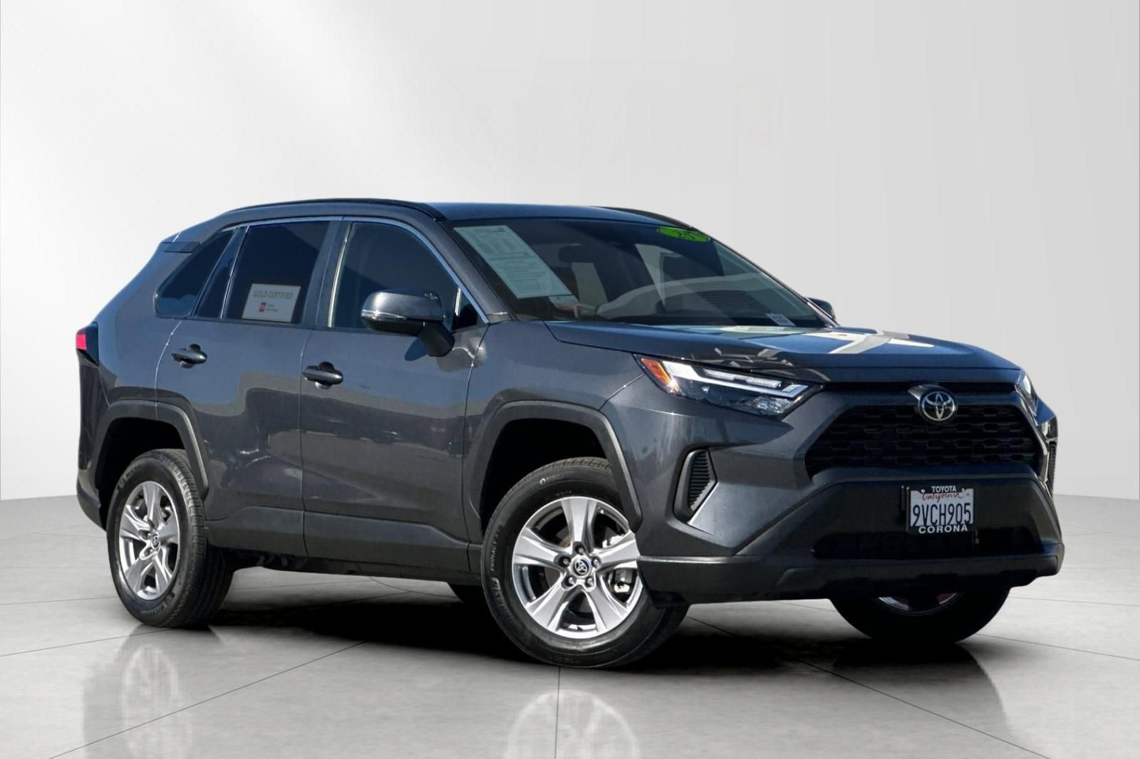 Used 2025 Toyota RAV4 XLE image 1