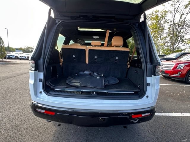 Used 2025 Jeep Grand Wagoneer Series III w/ Rear Seat Video Group 1 AWD/4WD image 16