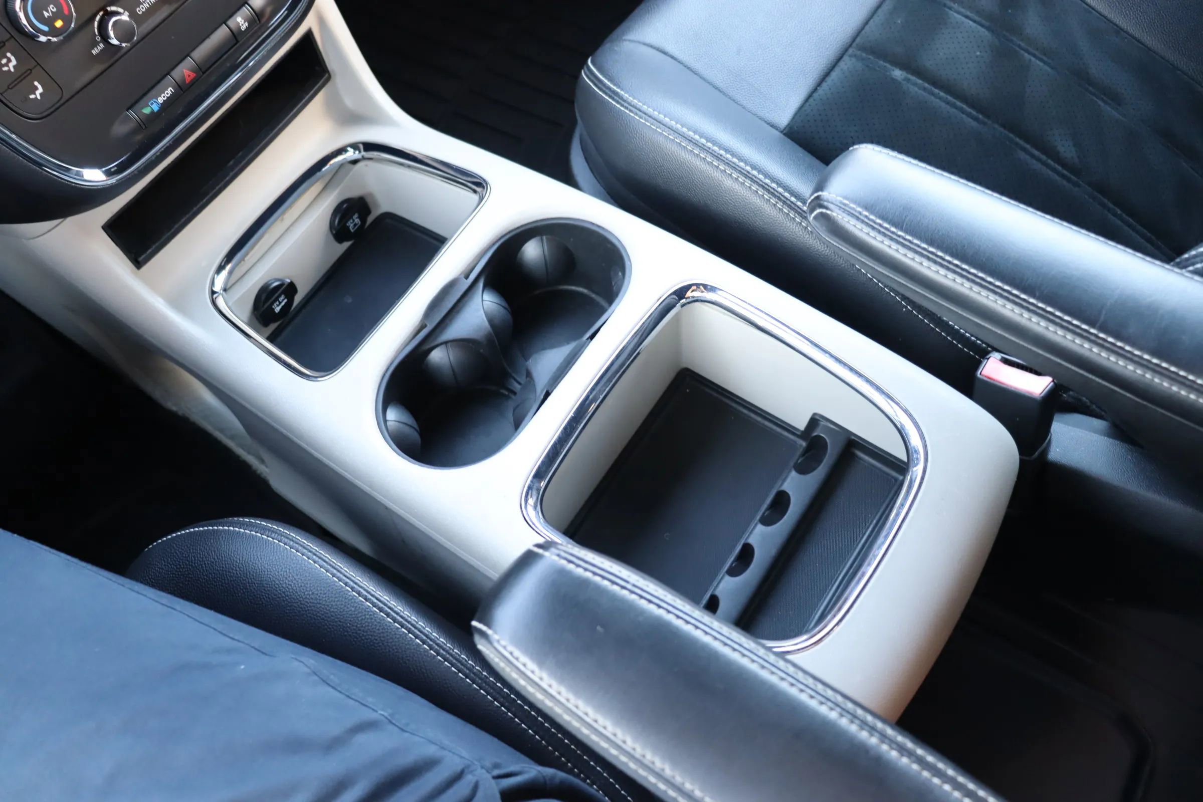 Used 2017 Dodge Grand Caravan SXT image 26